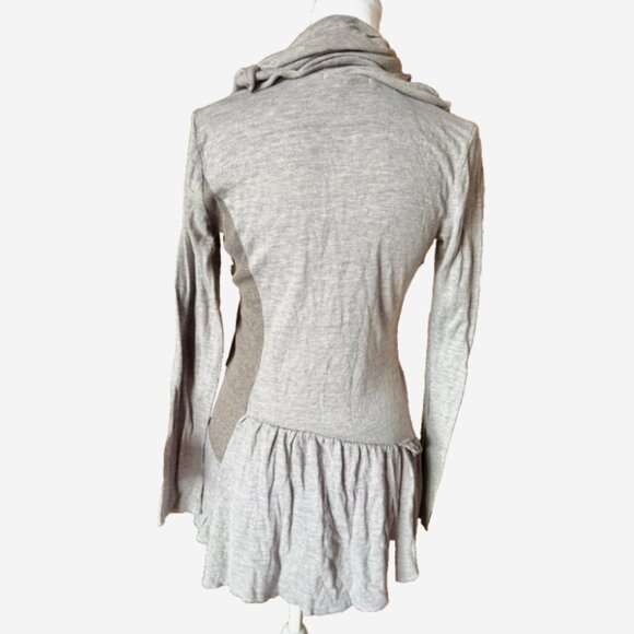 Mystree Gray Cowl Neck Sweater Women’s Size Small Ruffle Peplum Hem Knit Top - Picture 3 of 7